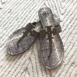 Tory Burch Moore Logo Snake Fango Sandals